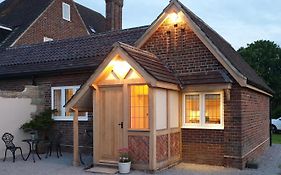 Exclusive Holiday Accommodation - Bancroft Cottage